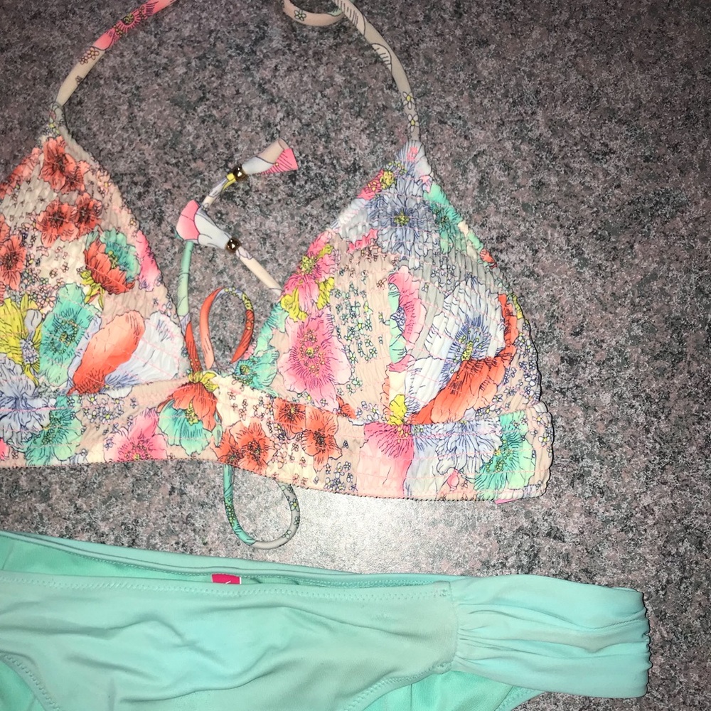 Floral Ruffled Bikini Top - Picture 4 of 7